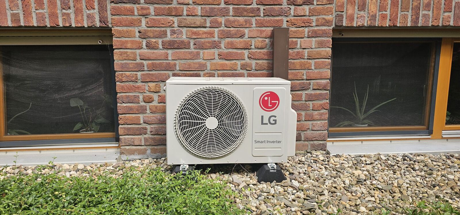 Splitklimaanlage – Außeneinheit an einem Einfamilienhaus